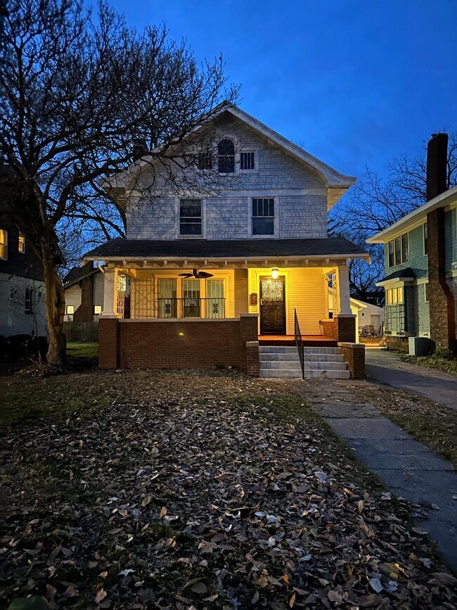 Foto del edificio - 1105 N Bourland Ave