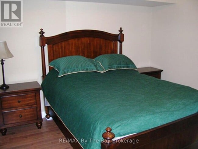 Building Photo - 21 Raglan St