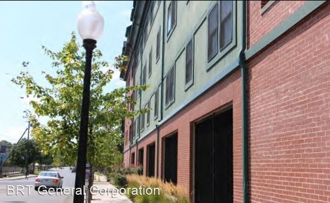Building Photo - 1 br, 1 bath Apartment - Brookview Commons...