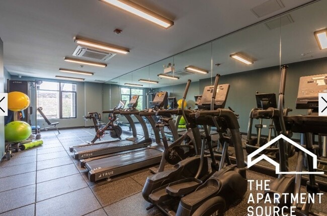 Photo - 1701 W Webster Ave Apartment