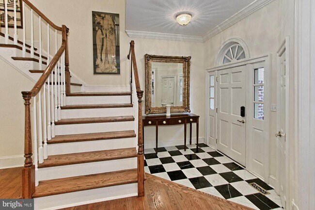 Foto del edificio - 2018 Mayfair McLean Ct