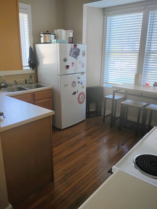 Foto del edificio - 425 Caplewood Dr