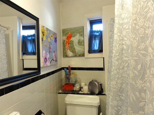 Building Photo - 902 S Lake Blvd