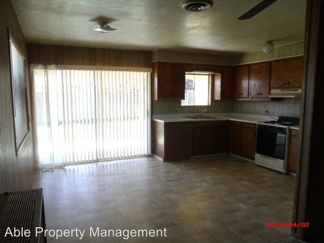 Building Photo - 3 br, 2 bath House - 4508 Pine Ln