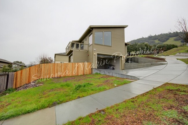 Foto del edificio - Gorgeous 4 Bed/3Bath House Available in De...