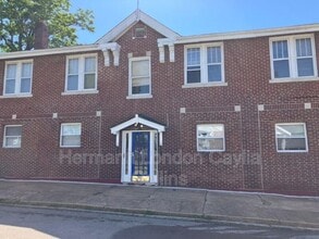 Building Photo - 6918 Moellenhoff St
