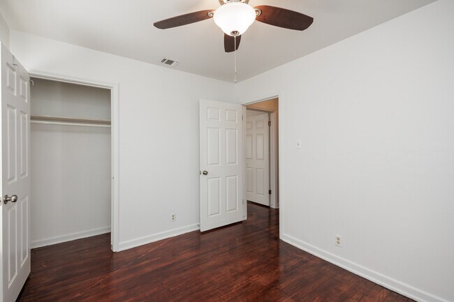 Building Photo - 3930 Pyle Dr