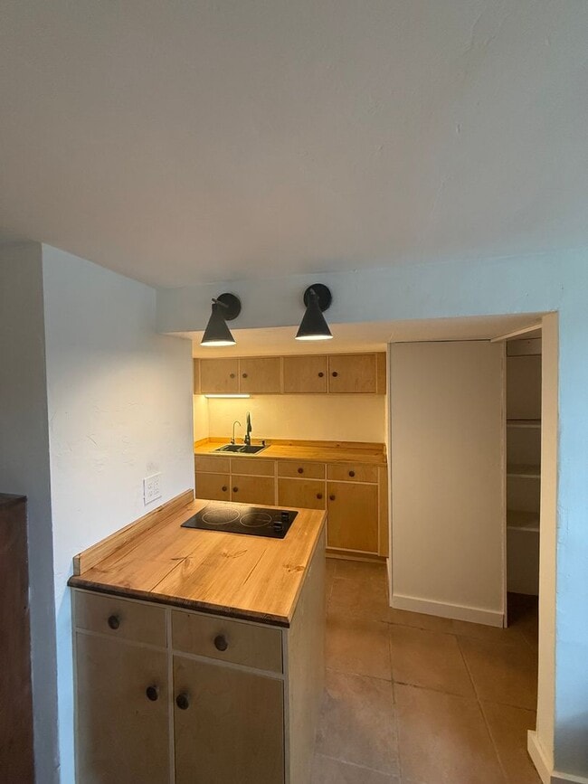 Building Photo - 1808 Easton Rd