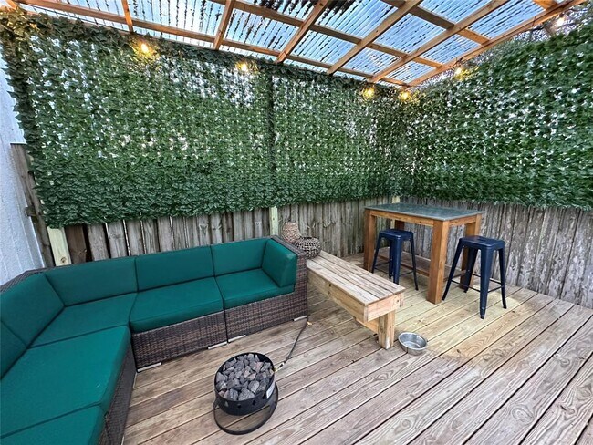 Foto del edificio - 1308 Matthews Ln