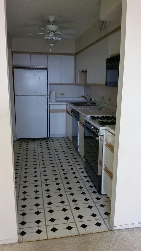 Primary Photo - 8801 W Golf Rd