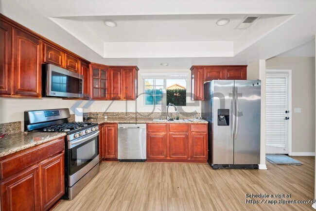 Foto del edificio - 443 Monrovista Ave