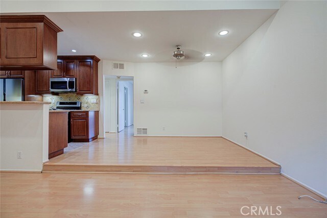 Foto del edificio - 1523 E Windsor Rd