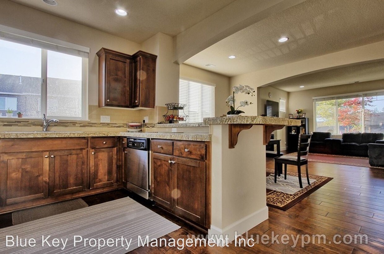 Primary Photo - 3 br, 2.5 bath House - 16576 NW Brugger Rd