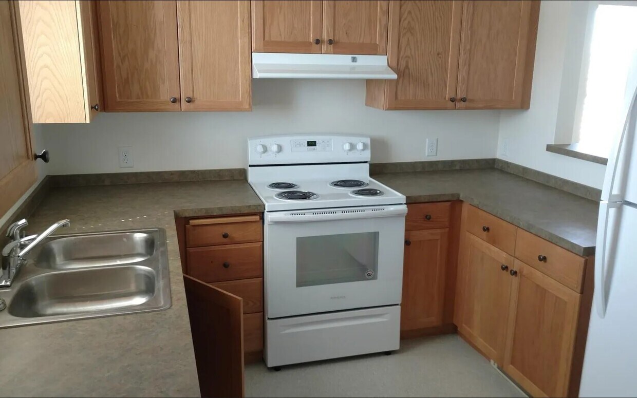 Primary Photo - 681 N 2872 E