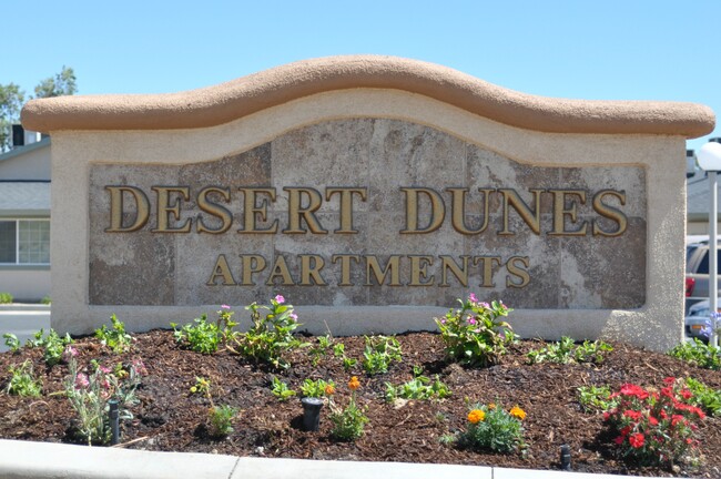 Foto del edificio - Desert Dunes Apartments