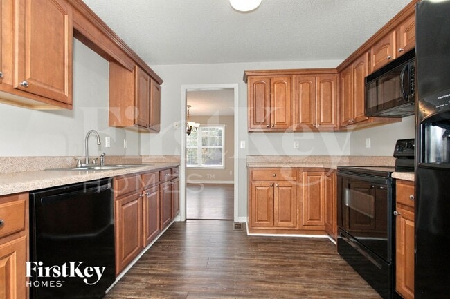 Building Photo - 1011 Hickory Cir