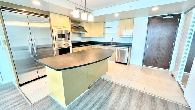 Foto del edificio - LUXURY DOWNTOWN PENTHOUSE w/ PANORAMIC VIE...