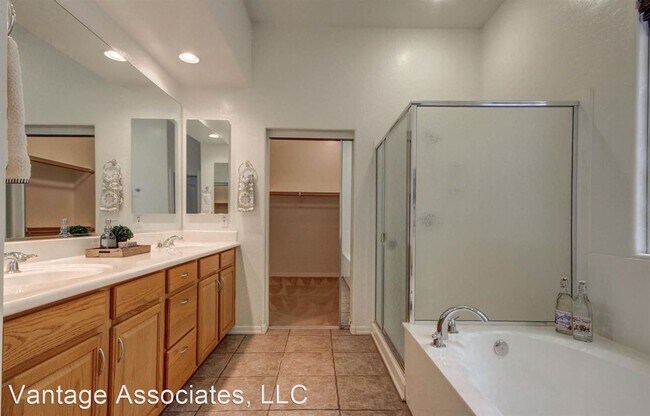 Building Photo - 5 br, 3 bath House - 635 W. LONGHORN DRIVE