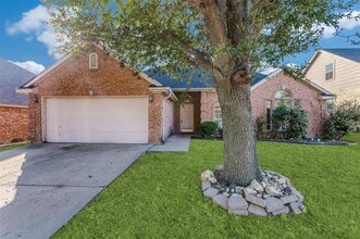 Building Photo - 909 Canterbury Dr