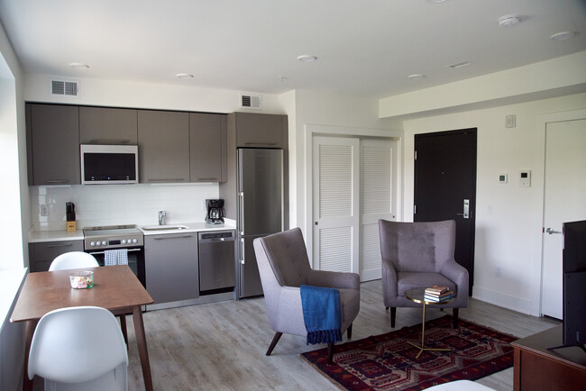 Foto del edificio - 816 Potomac Ave SE