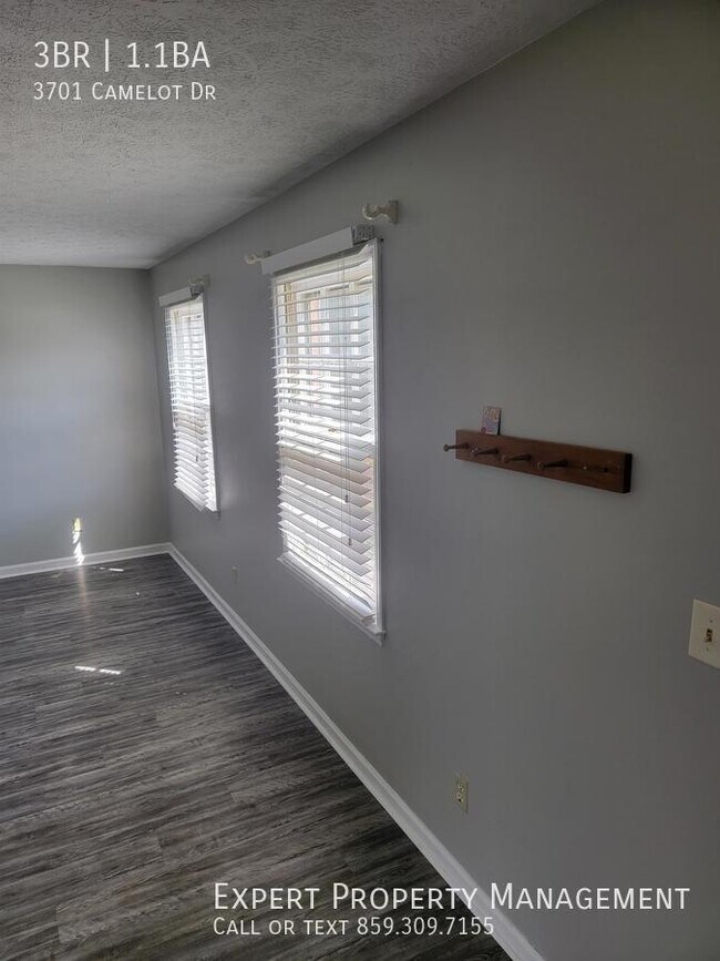 Building Photo - 3701 Camelot Dr