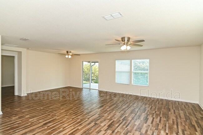 Building Photo - 2048 Pebble Point Dr