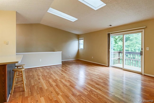 Building Photo - 331 Pinewood Cir