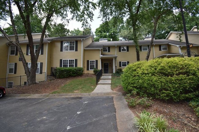 Building Photo - 3920 Riverlook Pkwy SE