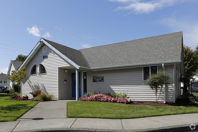 Leasing Office/Clubhouse - McNary Heights Apartments