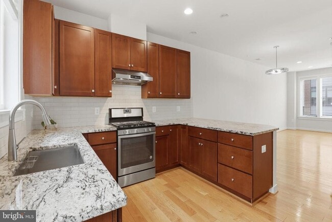 Building Photo - 16199 Columbus Ave