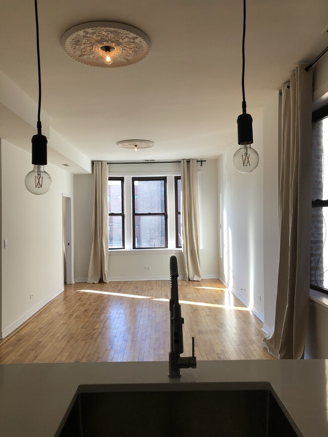 Foto del edificio - 1041 N Western Ave