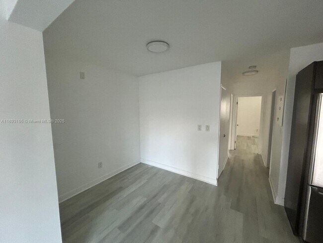 Foto del edificio - 7430 Carlyle Ave