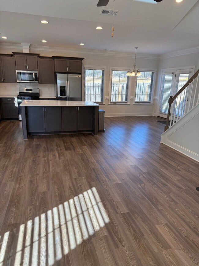 Building Photo - Updated 3 Bedroom High Point Condo with Large Bonus Room!
