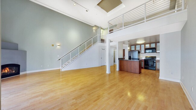 Foto del edificio - Loft Style 1 Bedroom with Garage Parking C...