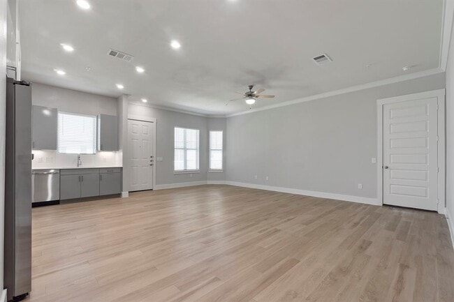 Building Photo - 1109 Saffira-