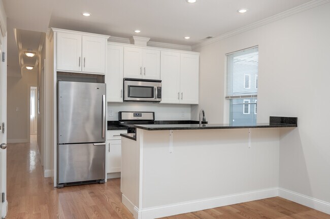 Open Concept Living - 68 Berkshire St