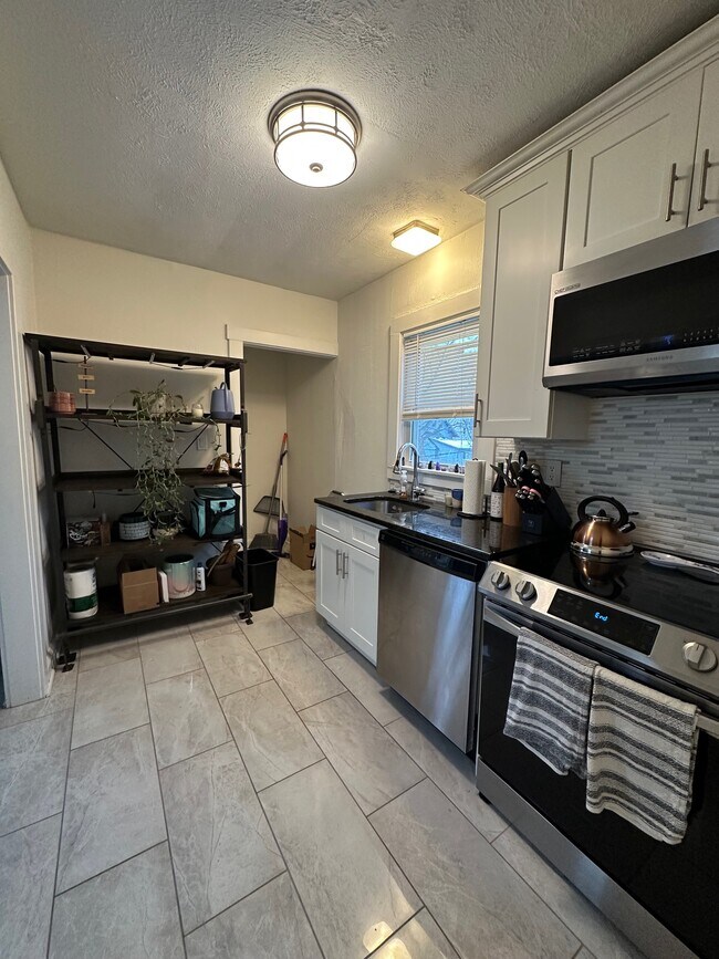 Foto del edificio - 1425 Hopkins Ave