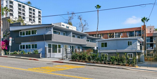 Interior Photo - 954 San Vicente Blvd