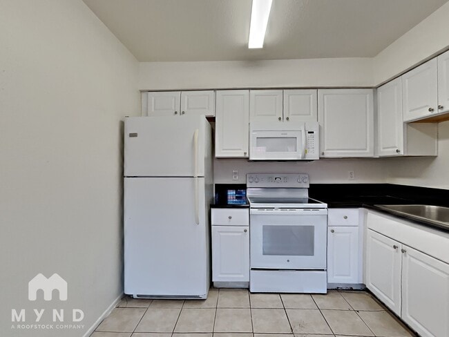 Building Photo - 2708 E Tierra Buena Ln