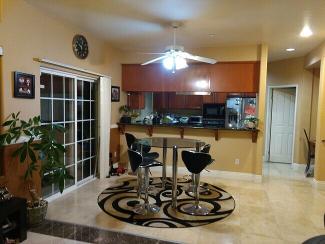 Foto del edificio - 8940 Deira Ln