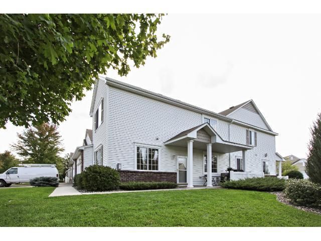 Foto del edificio - 202 River Woods Dr