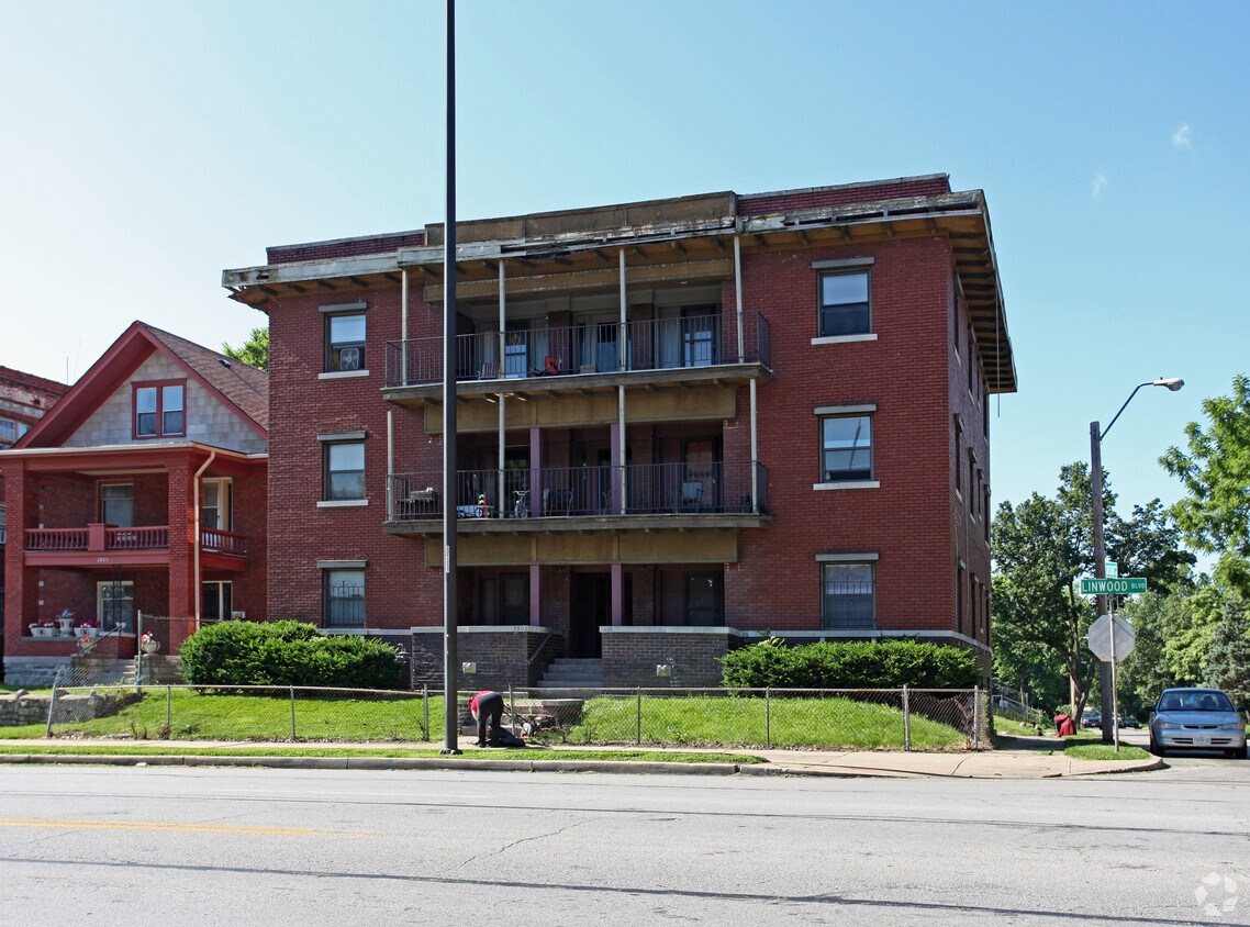 Foto del edificio - 2801 E Linwood Blvd