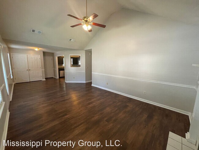 Building Photo - 3 br, 3 bath House - 1004 Creekside Place