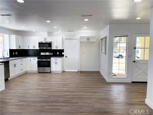 Foto del edificio - 6221 Glide Ave