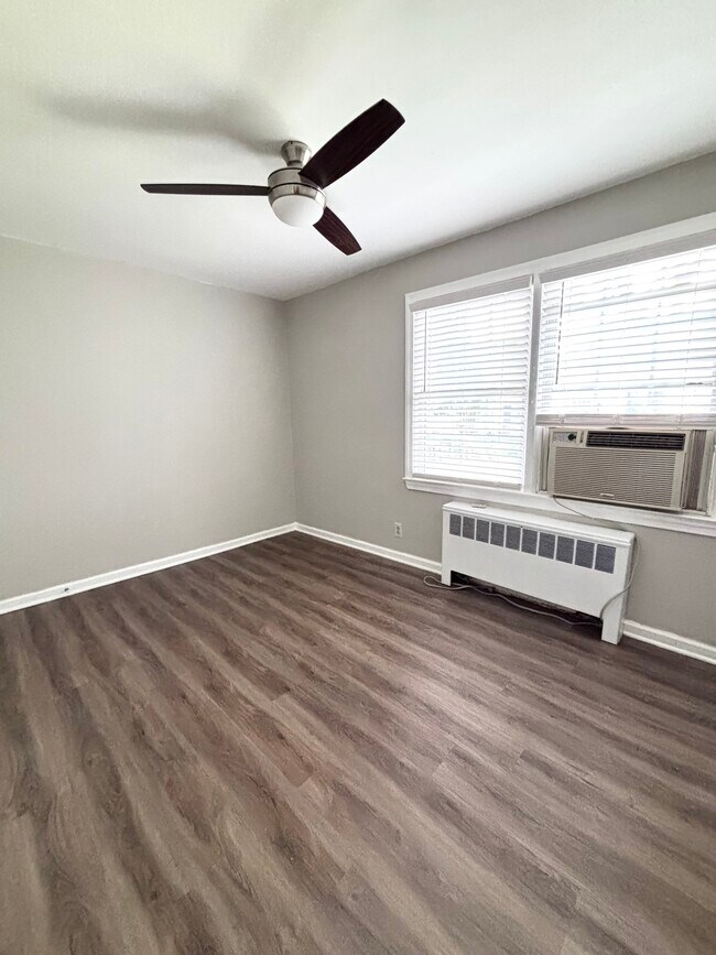 Foto del edificio - 1700 Roslyn Dr