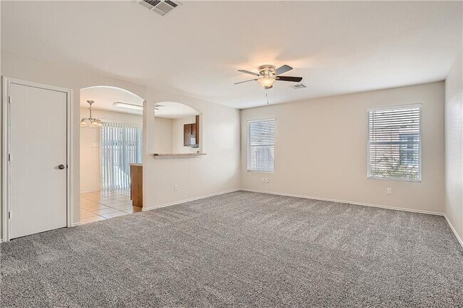 Foto del edificio - 303 Woodley Rd