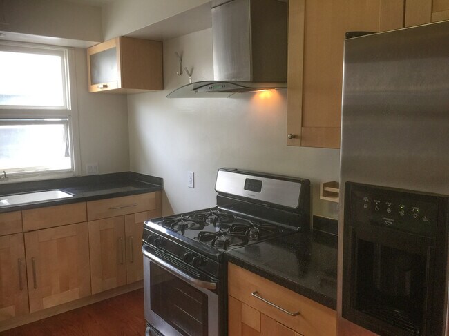 Foto del edificio - 933 E 1st St