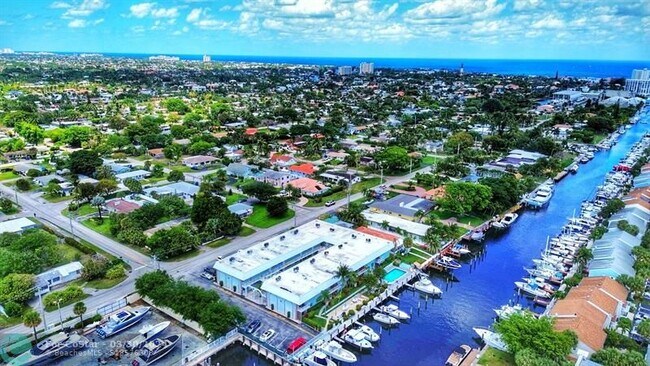 Foto del edificio - 2400 NE 16th St