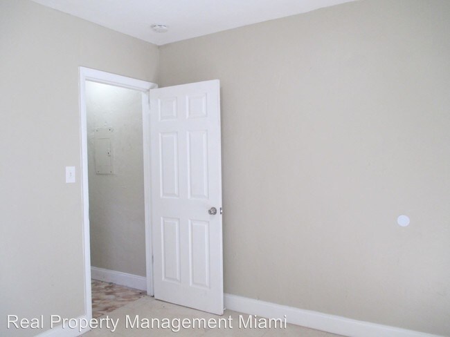 Foto del edificio - 1724 NW 75th St