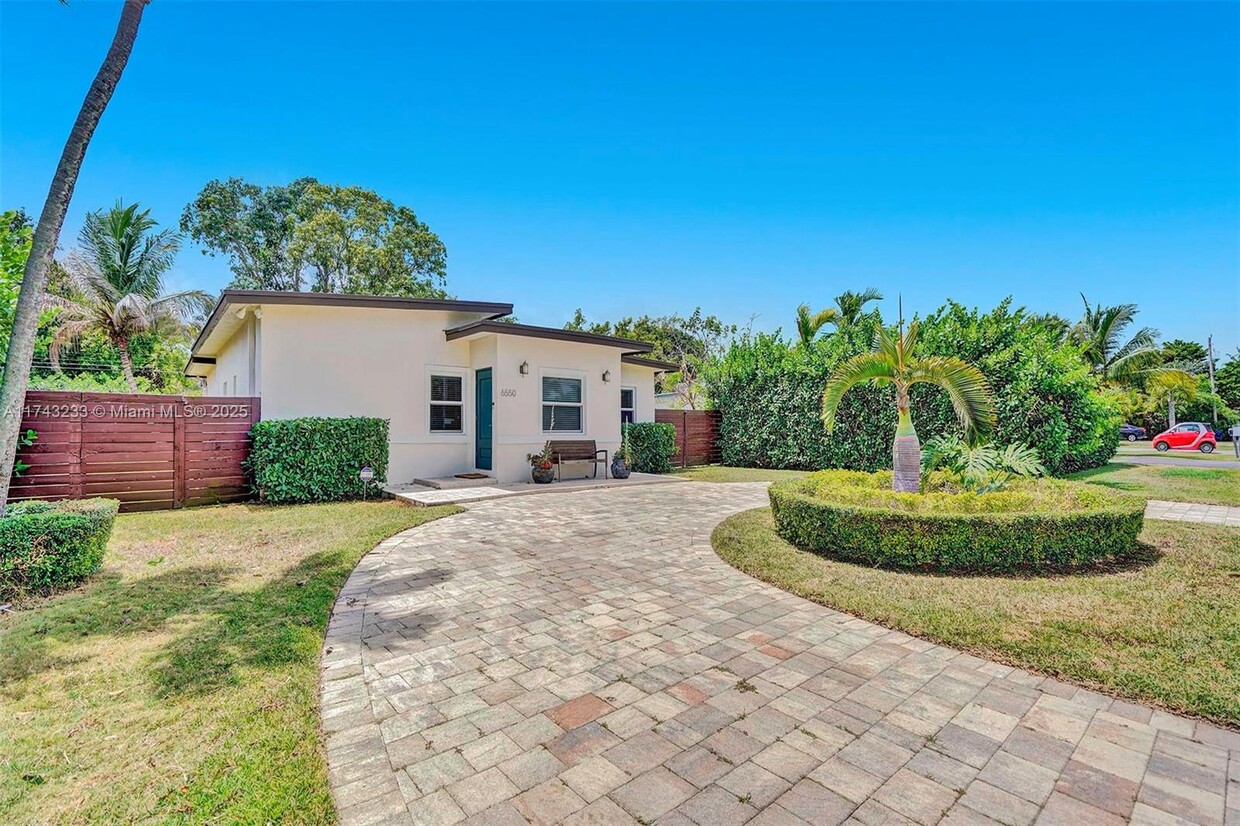 Foto principal - 6550 SW 52nd Terrace